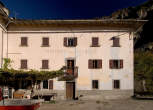 20061107_105807 Palazzo in frazione Lirone 10.jpg